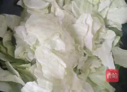 Illustration of how to make sweet and sour shredded cabbage 2
