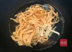 Illustration of how to make cold tofu skin 4