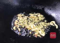 Illustration of how to stir-fry lettuce with tomatoes 8