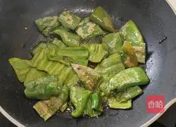 Illustration of how to make tiger skin hot peppers 6