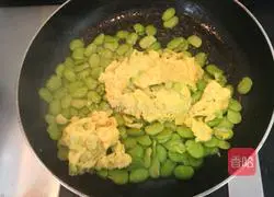 Illustration of how to make fried bean paste with garlic eggs 14