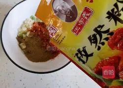 Illustration of how to make spicy lotus root slices 8