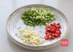 Illustration of how to make cold spicy potato slices 3