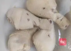 Illustration of how to make salty shredded chicken 4 