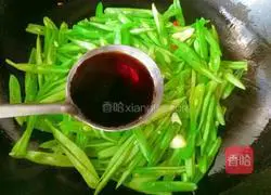 Illustration of how to make spicy fried green beans 5