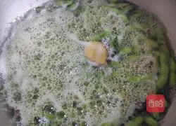 Illustration of how to make thin salt edamame 4