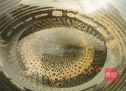 Illustration of how to stir-fry broccoli with bean sprouts 7