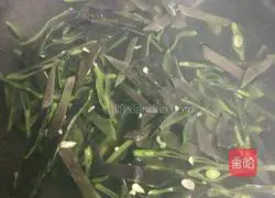 Illustration of how to make fried pig ears and beans 4