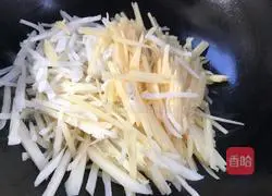 Illustration of how to make Xiabu tomato-flavored stir-fried three shredded shredded vegetables 3