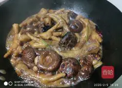 Illustration of Braised Chicken Feet with Abalone Sauce and Mushrooms 9
