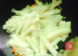 Illustration of how to stir-fry watermelon rind 5