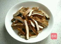 Illustration of how to stir-fry green peppers and dry them 4