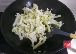 Illustration of how to make organic cauliflower with tomato sauce 8