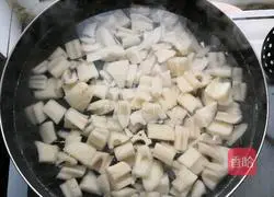 Colorful fragrant lotus root recipe illustration 5