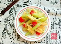 Illustration of how to stir-fry celery and yuba 8