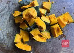 Illustration of how to make mung bean and pumpkin soup 3