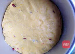 Illustration of how to make pumpkin hair cake 6