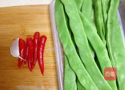 Illustration of how to make stir-fried shredded kidney beans 1