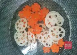 Illustration of how to make lotus pond stir-fry 6