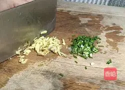 Ginger Illustration of how to make juice lotus root slices 2