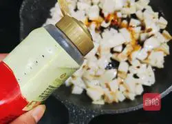 Illustration of how to make spicy and sour diced lotus root 7