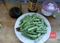 Dry Illustration of how to stir-fry green beans 2