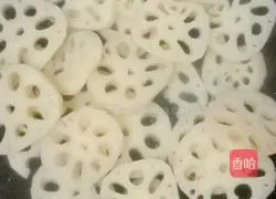 Illustration of how to make sweet and sour lotus root 3