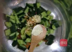 Illustration of how to pat cucumbers 5