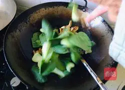 Illustration of how to make fried rapeseed with oil 4