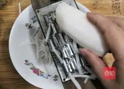 Explode Illustration of how to make fried shredded radish 2