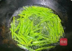 Stir-fried sword beans—— Illustration of how to make super delicious fast dishes 3