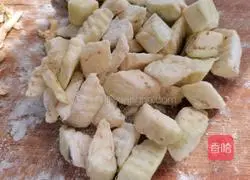 Illustration of how to stir-fry diced eggplant with walnut puree 11