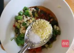 Illustration of how to make preserved eggs with chopped pepper 9