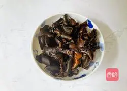 Illustration of how to make fried fungus with cucumber 4