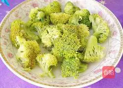 Illustration of how to make fried shrimps with broccoli 2