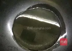 Illustration of how to make hand-shredded cabbage 4