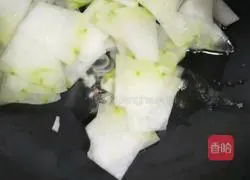 Winter Melon, Scallops and Shrimp Skin Soup Recipe Illustration 7