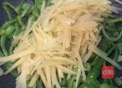 Illustration of how to make green pepper and potato shreds 7