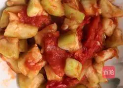 Illustration of how to stir-fry tomatoes with gourds 5