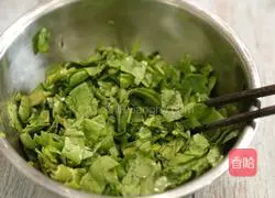Illustration of how to steam chrysanthemum with rice flour 7