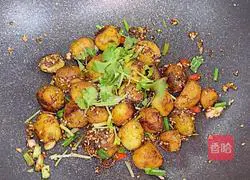  Crispy on the outside and soft on the inside, an instant hit at roadside stalls ❣️Illustration of how to make caramelized baby potatoes 8