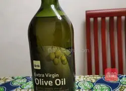 Illustration of how to tear lotus white by hand 1