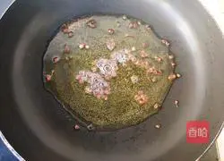 Illustration of how to make stir-fried dried leeks 7