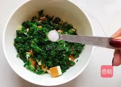 Illustration of how to mix shepherd's purse with dried fragrant 8