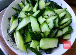 Illustration of how to make cucumber preserved eggs 3