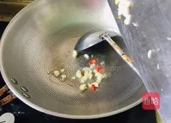 Illustration of how to make fried yam with snow peas 4