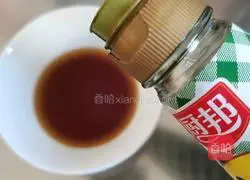 Illustration of how to stir-fry mung bean sprouts in vinegar 4