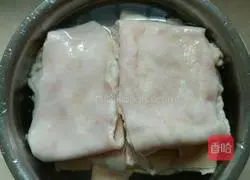 Illustration of how to make two-color meat jelly 2