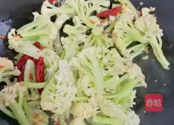 Illustration of home-style stir-fried cauliflower 6