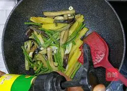 Illustration of how to make fried beans with potatoes and eggplants 14